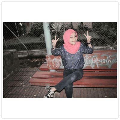 Aku suka yg sama aku bawel.Tapi sama cewe lain ngomong nya irit☺