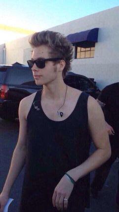follow @5secsofsmashing help her get 10k. unfollowing those people who does not follow