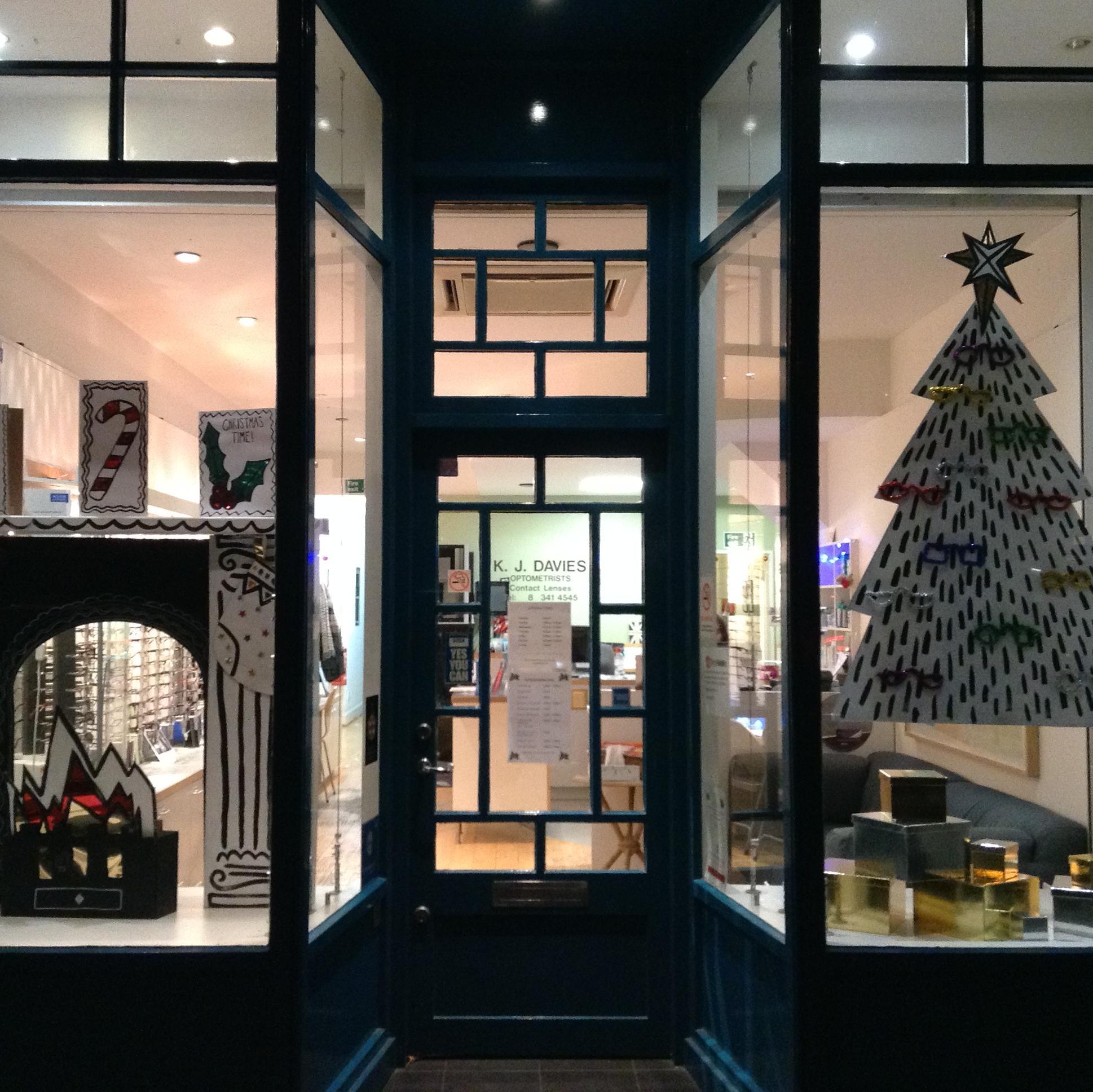 Independent opticians providing the community of Hornsey & Crouch End with eye-care since 1987. 

NHS & Private sight tests available.