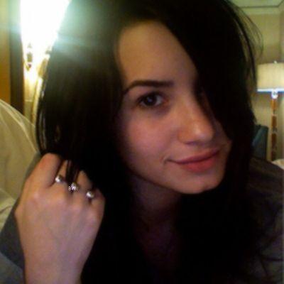 Justin Bieber and Demi Lovato is my idol. I'm a #Belieber #Selenator #Lovatic #Directioner #Swifter #Parawhore #MUSLIM