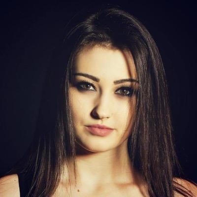 переехала в Кириши, им теперь живу, о нем теперь пишу :) обязательно добавляйся!) По бронированию наших квартир - сразу звоните 8-965-091-68-28