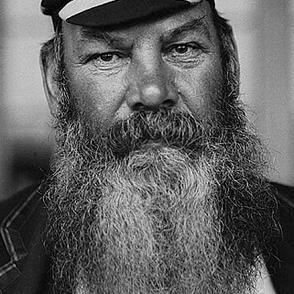 BeardCricket's profile picture. 1. Bowler spots a beard and lines up photo with umpire in shot. 2. Bowler shouts Howzat! and hopes for beard look. 3. Umpire signals out and photo is taken!