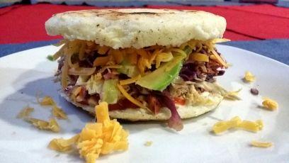 Menú diario español al mejor precio y noches de lo mejor de la gastronomia venezolana,arepas, patacones, hamburguesas estilo venezolano, pabellon criollo y mas