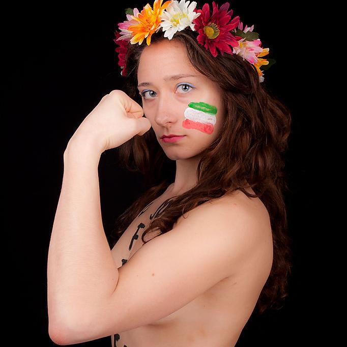 FEMEN è un movimento internazionale a difesa dei diritti umani. Il nostro Dio è Donna, la nostra missione è la lotta, le nostre armi sono i nostri seni