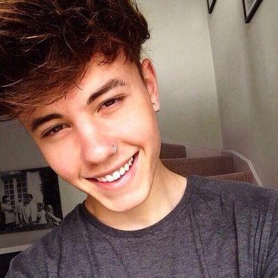 Alex,18.
Felicemente fidanzato,Jus❤
