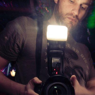 VapourTrail_UK's profile picture. Alt/glamour/fetish photographer from Nottingham. All images stolen from reality.