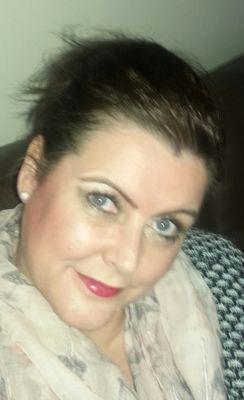 Im an Independent Younique Presenter.  Younique sell an amazing makeup nd skincare range.  Loving my journey feeling inspired and empowerd to follow my dreams