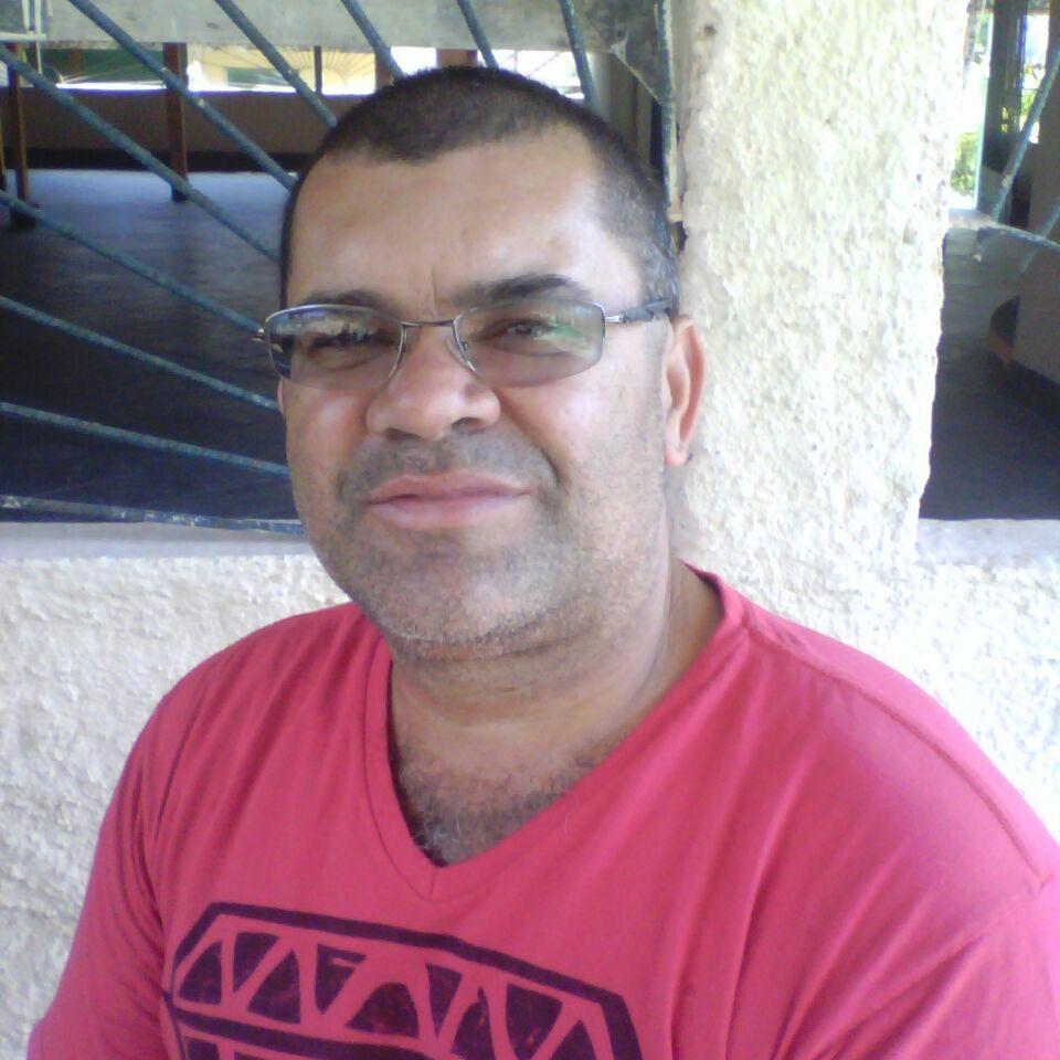 Sou casado, tenho 45 anos, carioca, morador de Guaratiba, zona oeste do Rio de de Janeiro, sou evangélico.