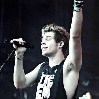 i gave you a free follow so please follow @CuthbertAddict in return ☺️ also RT some recent tweets from that account if you want a DM to ALL / any of 5sos!!!
