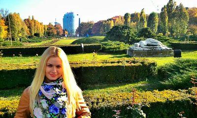 VeraM_RO's profile picture. Stuck in between 2 countries.                             Vampire descendant