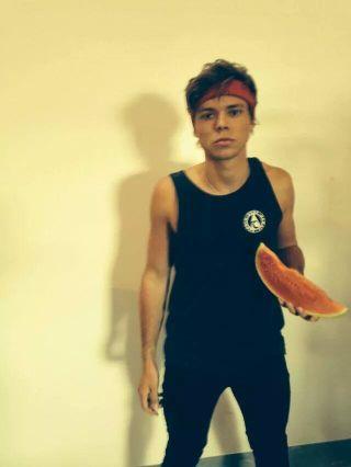 5SOS FOLLOW ME I love you guys. Your amazing and you can actually sing. JUST FOLLOW ME 3