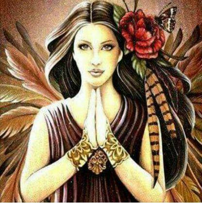 Mujer alegre, amante de la naturaleza, los viajes, la buena música y ser en constante crecimiento.