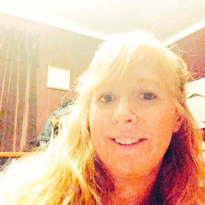 i am a 39 year old female, i love to listen to music, watch movies, and travel and follow my dreams :)
