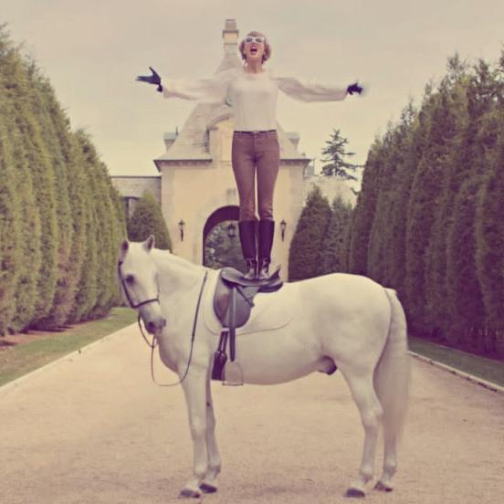 minimarizam's profile picture. Plavuša. I'm a woman, hear me roar.