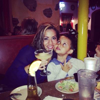 Colombiana, madre , Feliz , agradecida con Dios por todas mis bendiciones !! 

Colombian , mother, happy , thankfull with God for all my blessings !!
