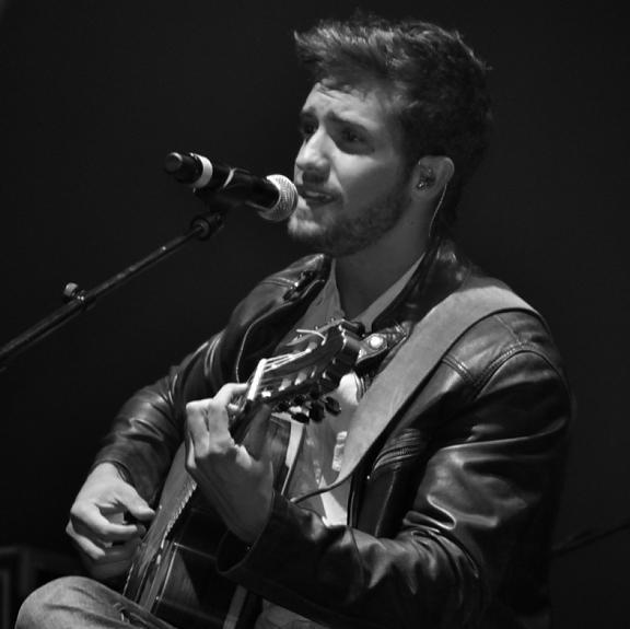 Amamos a Pablo Alborán!!, ¿Te gusta la música en directo? Prueba la tarifa plana de conciertos #FanOnFirePass http://t.co/S8vNZvqxzM
