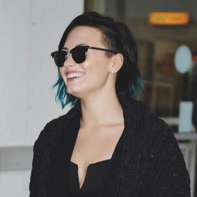 sofiaddlovato's profile picture. lovato is the queen