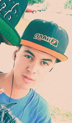 sou vinicios sou skatista ...pronto acabo kk