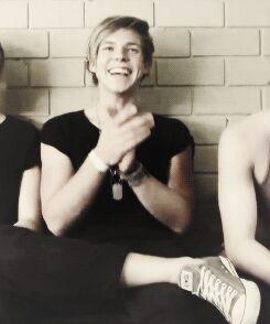 United5SOSFam's profile picture. ❤i love music❤i play guitar and piano❤i sing, but i suck❤5SOS are amazing and are my heros❤ Taylor and demi are my inspirations❤~Rivka❤