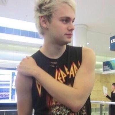 pics/gifs of michael caught off guard (*ˊૢᵕˋૢ*)ෆ⃛
