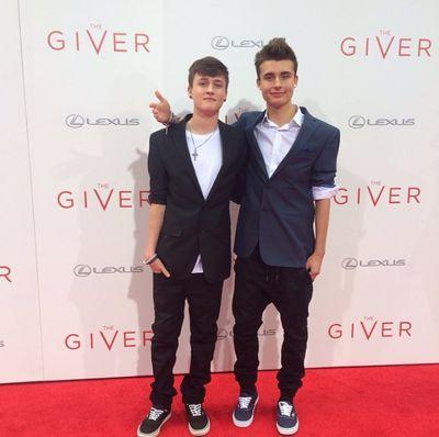 @weeklychris , @AustinMahone & @crawfordcollins are my life & lifestyle.          I SHIP LARRY™❤.                        @JustinsbeLieb16 ilysm!!