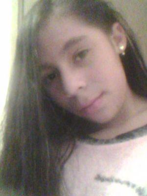 soy una loca jerjej Germán sigue me town sigueme
a emm me gustan los videojuegos y el terror y amooo la musica toco el violín :3 y tengo grandes amigos a los cu