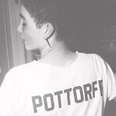 themxlayouts's profile picture. we make&tweet layouts - all free just fav if using//saving. 
requests are open!