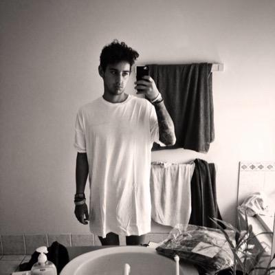 JANOSKIANSS 2/5 ☺️ Jai: March-20-2014/ April-27-2014 James: December-4-2013 dylan obrien