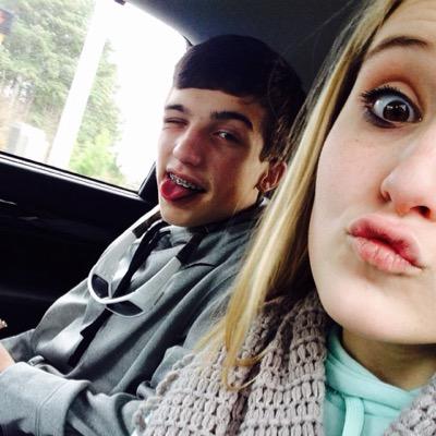 TheDakotaWallss's profile picture. chesney is mine and mine only 
shes hot too