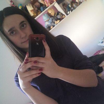 Me gusta bailar,escuchar musica... ;)
