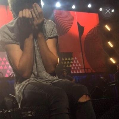 don't follow this account please follow @imtextingharry