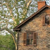 Dedicated to telling stories about old stone homes. Supporter of historic preservation and thoughtful renovations; lover of all things Early American.