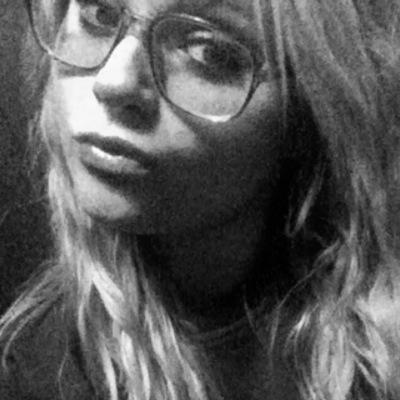 Small town girl who doesn't want people in her business ;)