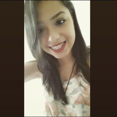 Só não me chame de fraca, você não sabe quantas vezes eu tive que engolir o choro e colocar no rosto um sorriso que não era meu