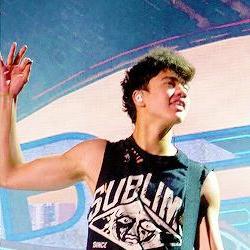 please follow @strippingzouis