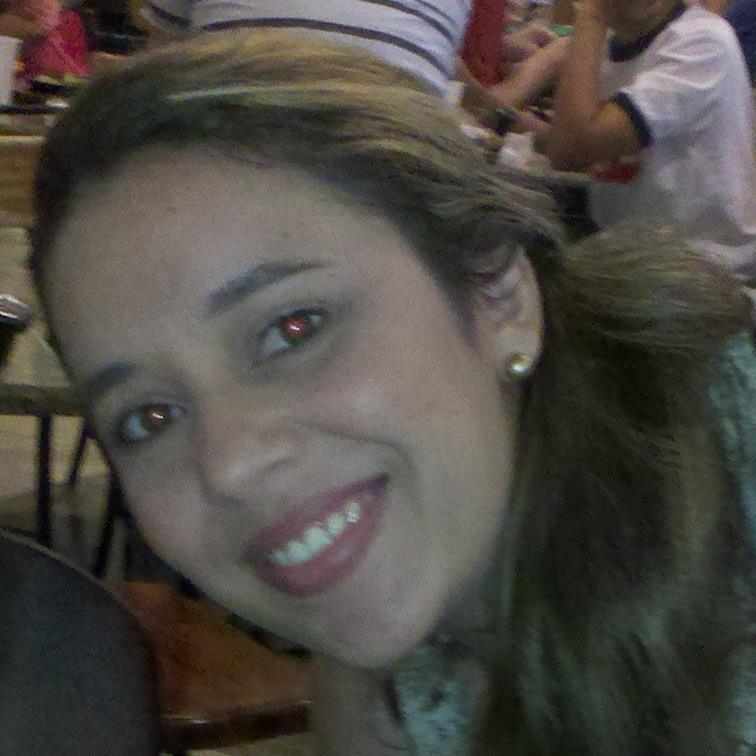 Corretora de Imóveis na Imobiliária Jairo Rocha Brasil Brokers. Ah, também Bacharel em Direito.