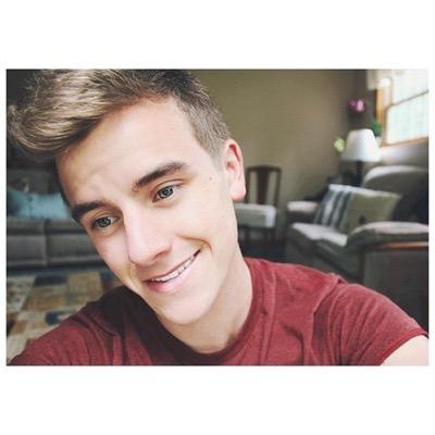 Conbonslayouts's profile picture. if you want a layout just tweet me with what you want i'll DM them || main- @FrantasDarling & @connorftandrea || Be paitent please