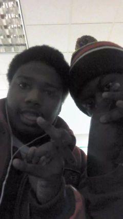 wassup Twitter and hip hop , r&b singer ,rapper , I'm gamer