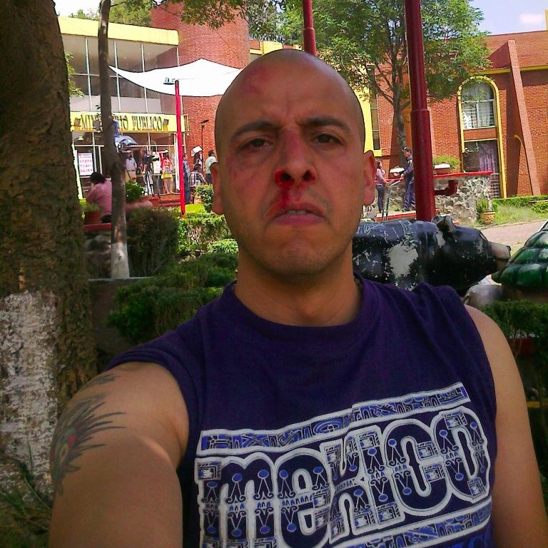100Do como quiero Ser,Aventurero! solo de los que defienden sus ideales a morir.Directo!Me caga:La injusticia,los choreros,mala copas,hipocritas e inhumanos....