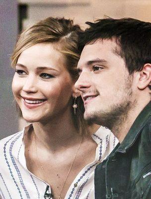 com lagrima nos olhos olhei pro josh hutcherson e disse vamo ali no beco fazer saliencia ele me olhou de canto e gritou jennifer me salva dessa perturbada