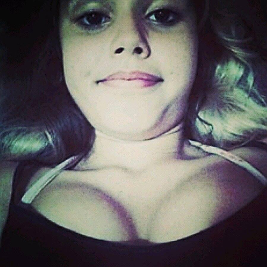 Ela é o mistério da noite
Mas também a luz dia' ☺
