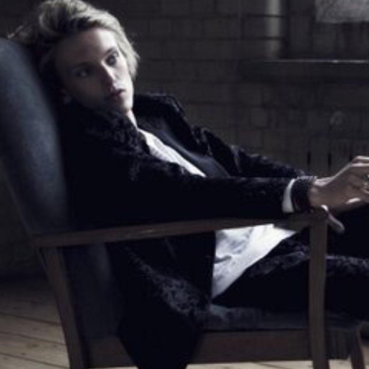 ''To love is to destroy, and to be loved is to be the one destroyed.'' {RP | #Single | #TMI | #Literate | 18+ content | Multi-verse | Bi}
