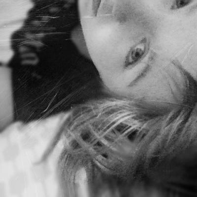Hello.. I'm Lillian(Lillie). im 15 years old. my dream is to make something out myself. maybe be famous or a teacher. and would love to meet some more people.:)