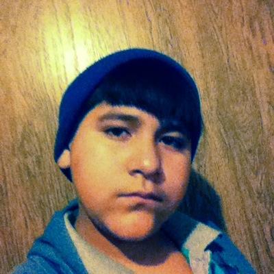 Love minecraft, 11 years old, single, follow @Stevecastro03Mc @MsRikerLynch because I said so, pic is me