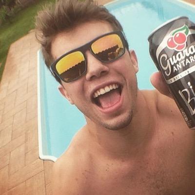 @WhoIsCarlos aquele menino modelo, lindo, sensual, doido e carlos que todas nós amamos!Lindo Lindo lindinho meu!! ❤️ PS: carlos segue
veio é o carlos ne