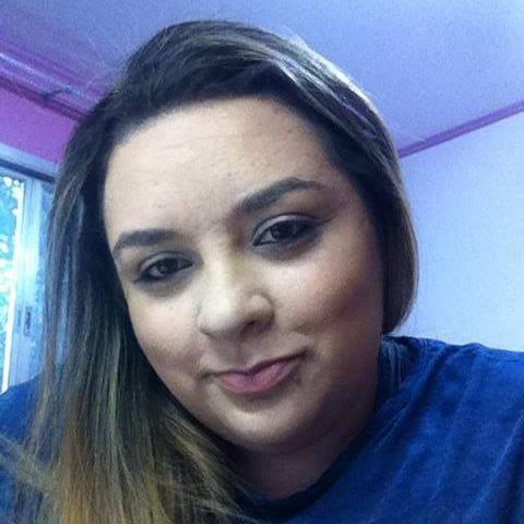Uma pessoa feliz, porque ama o que tem e tem tudo o que ama!!
