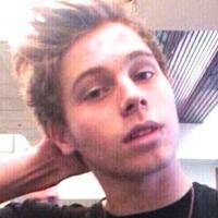 @Luke5SOS: do you really need 7 Oreos