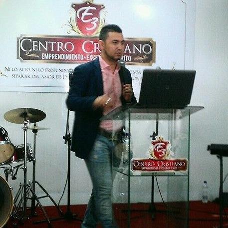 Pastor y Cantante Cristiano