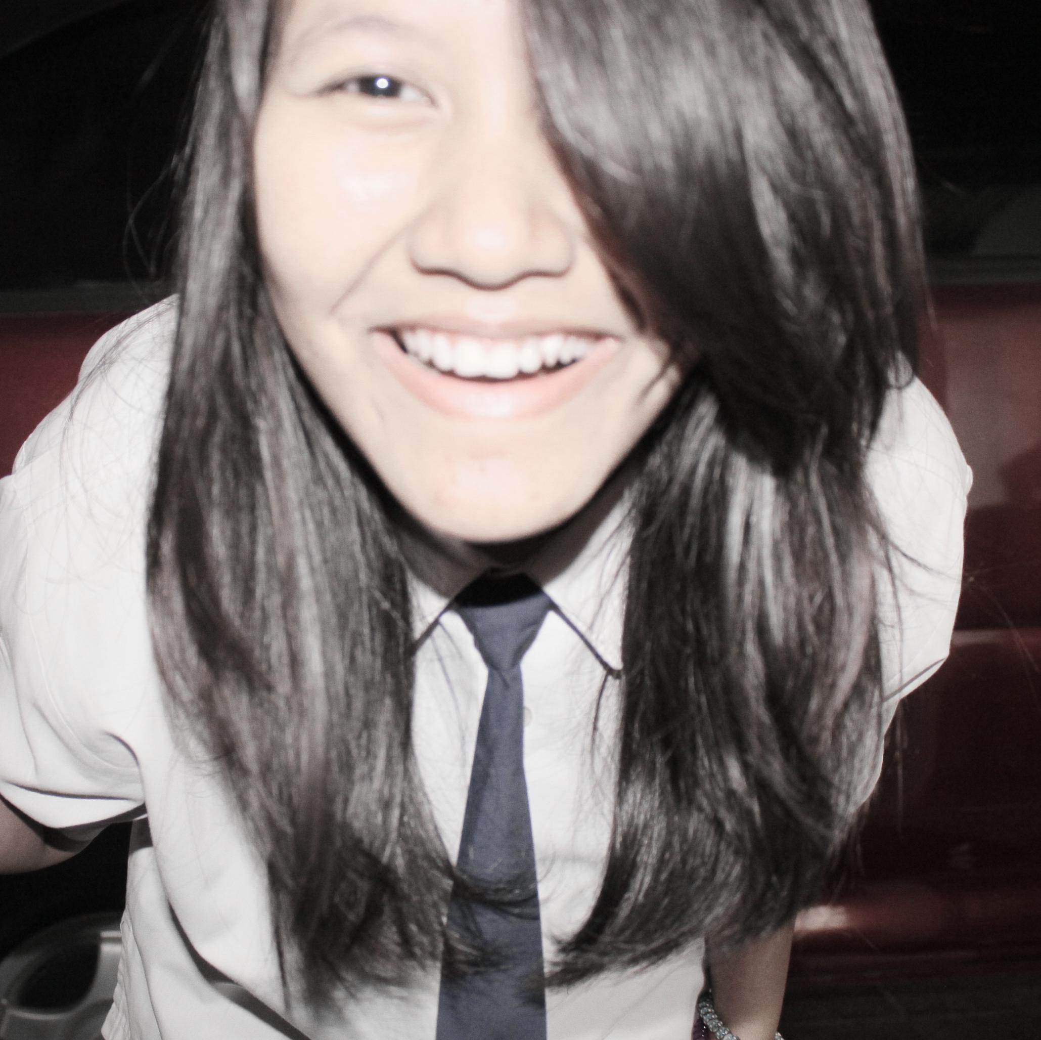 cewe terlihat cantik apabila tersenyum disaat berjuta masalah menghampirinya:)) || fokus UNAS bismillah:))