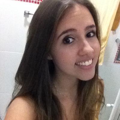 Gosto de pessoas que conseguem me enxergar além do que eu pareço ser. ❤️